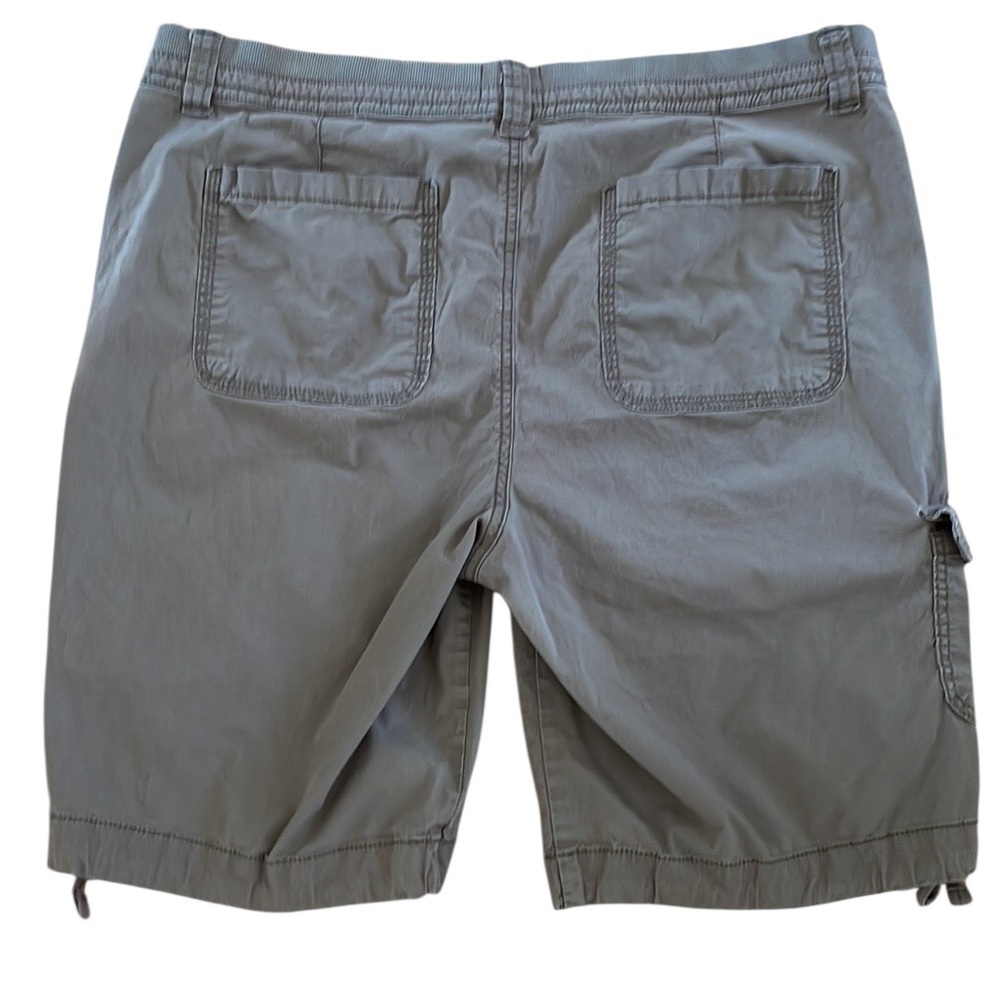 ST. JOHN’S BAY KHAKI GREEN CARGO SHORTS Size 14 - Picture 5 of 13